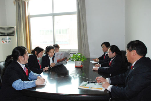 仁和集團員工關(guān)注全國兩會